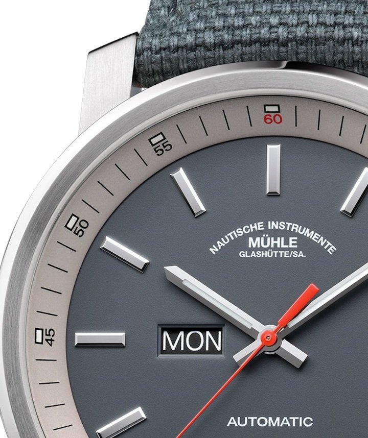 The straightforward 29er Tag/Datum by Mühle-Glashütte