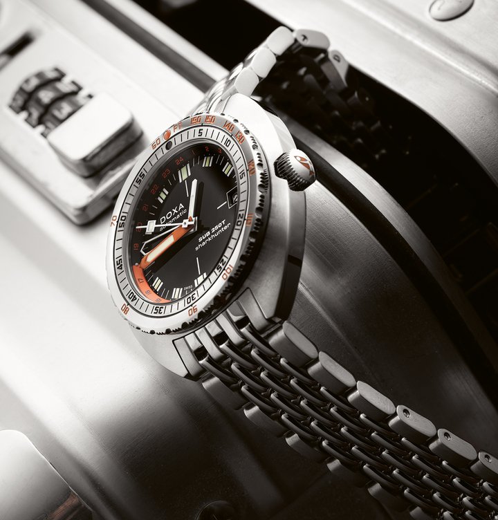 Hours, minutes, seconds, a date window at 3 o'clock, and travel-ready GMT function, the new SUB 250T GMT brings it all together in a new 40mm case, with 18 new references now joining the permanent SUB lineup, including, for the first time at the brand, in a special vintage Sharkhunter edition featuring a Gradient dial. 