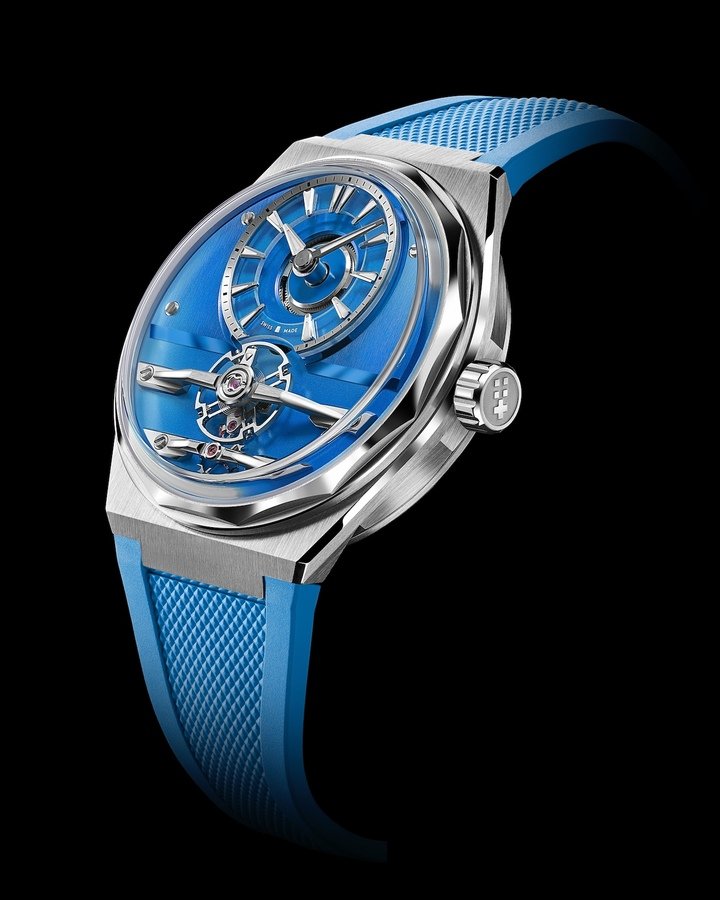 Radiating a striking, distinctive aesthetic and presented in April as the brand's most important launch to date, the C12 Loco introduces the CW-003: Christopher Ward's second in-house movement endowed with a six-day (144-hour) power reserve. This 41 mm-diameter model notably features a free-sprung balance wheel and a custom-designed hairspring, replacing the traditional adjustment pins. Available from € 4,950.