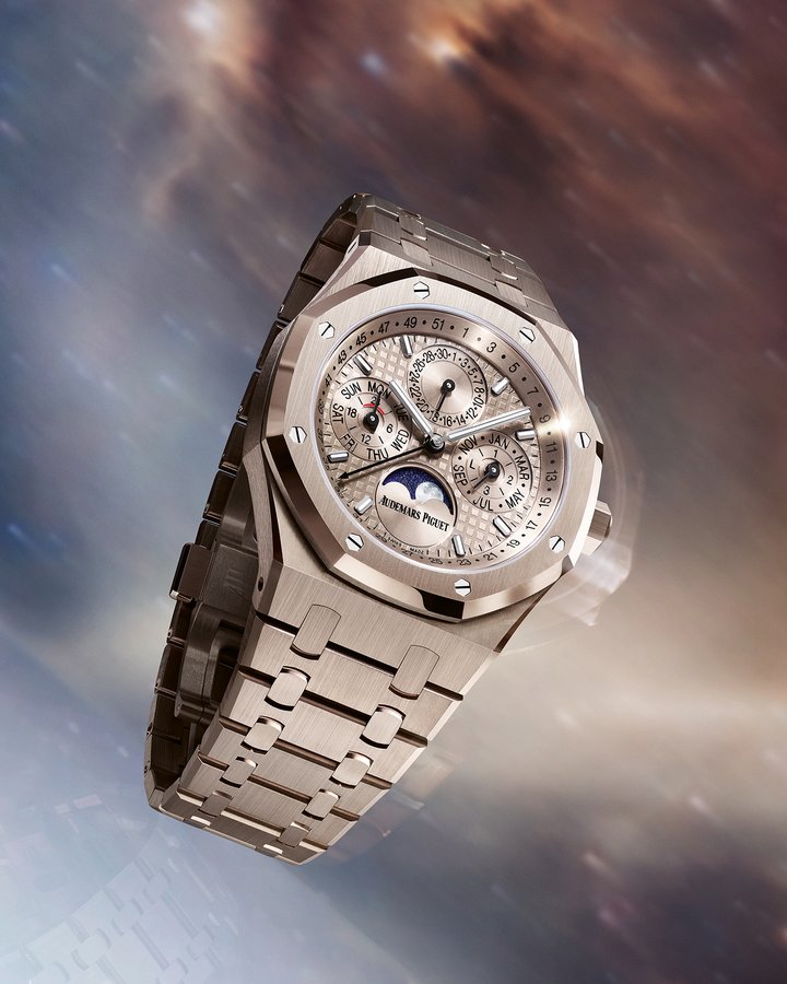 For its debut, Calibre 7138 launches simultaneously on a 41mm Code 11.59 by Audemars Piguet in 18k white gold, and two 41mm Royal Oak models in a choice of stainless steel or 18k sand gold.