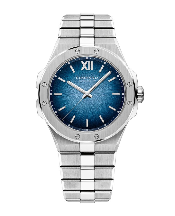 Chopard is enriching its Alpine Eagle sports watch collection this year with a first platinum version.