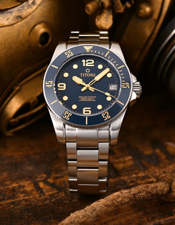 SEASCOPER 83600 S-BO-255 (Ø42.00mm). Model in stainless steel with retro design elements including “Old Radium” Swiss Super-LumiNova, copper-gold hands and dive time displayed on the rotating ceramic bezel. Titoni T10 Manufacture Movement. Depth rating: 600m (60 ATM). 
