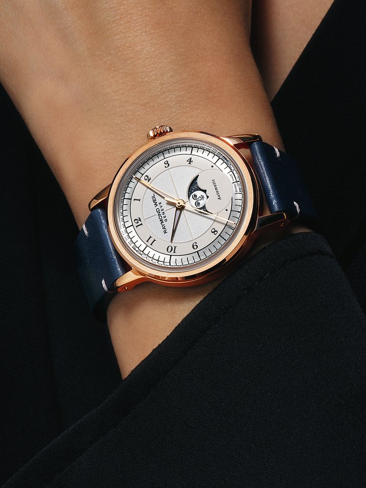 The Millesime Moon Phase is fitted with the RW4280 automatic movement with 38 hours of power reserve.