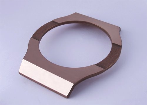 A finished bezel in Magic Gold