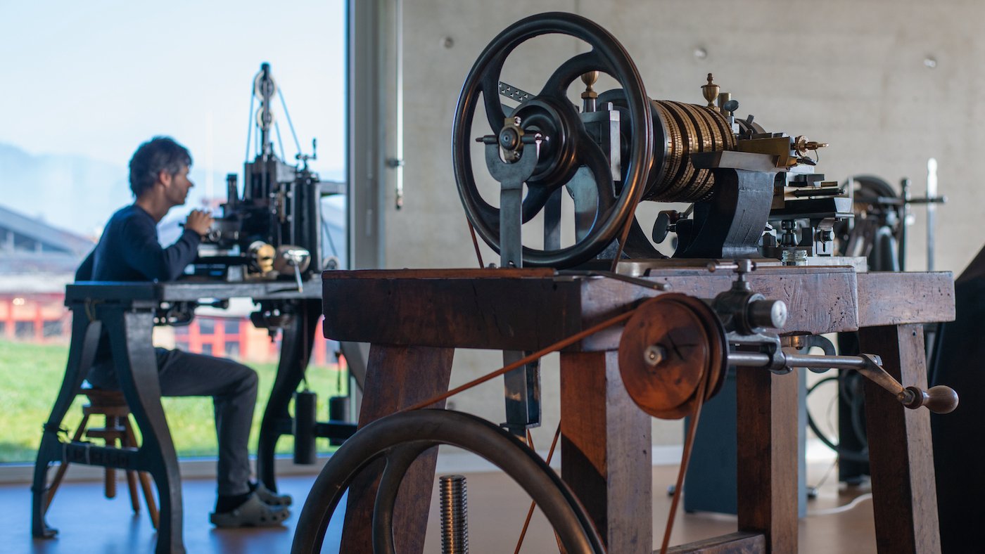 Behind the scenes of a decorative art: Guilloché