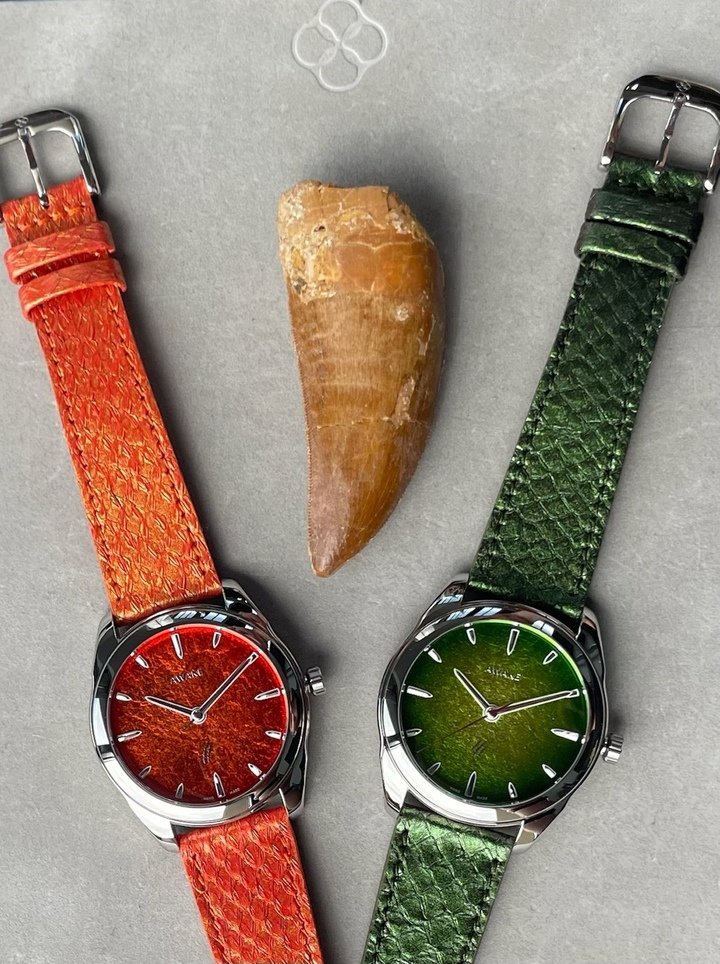 Inside the presentation box of one of the 100 Jurassic Watches from Awake is a genuine T-Rex tooth, accompanied by an authenticity certificate. A rare symbol of an era that continues to fuel both science and our imagination, it will delight the person who unexpectedly receives this relic from the past. The dials of the T-Rex (orange) and Raptors (green) are created using the ancient Vietnamese technique of Son Mài lacquer on silver leaf gilding, to produce an incomparable texture whose colour constantly changes as light reflects across its surface.