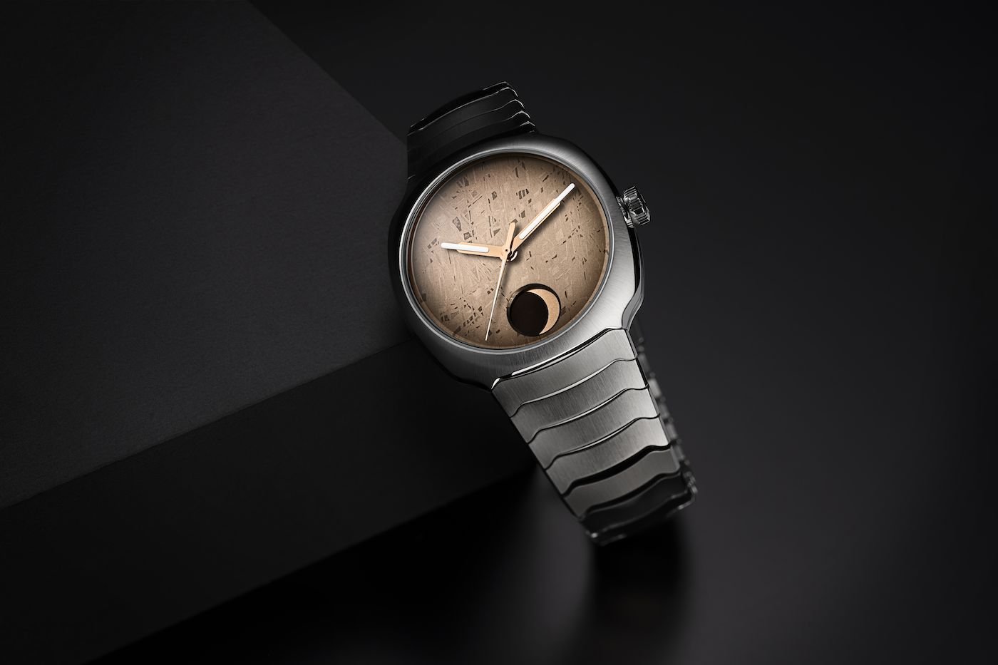 H. Moser & Cie Streamliner Perpetual Moon Concept Meteorite: an ode to purity